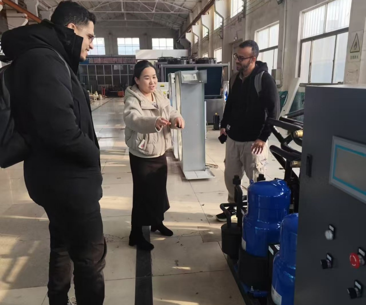 Визит клиентов из Омана на наш завод: инспекция сотрудничества по коррозионностойким тепловым насосам для морского аквакультурного хозяйства Визит клиентов из Омана на наш завод: инспекция сотрудничества по коррозионностойким тепловым насосам для морского аквакультурного хозяйства